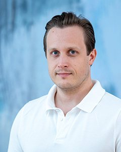 Dr. Julian Junez
